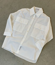 STYLEALBUM Weiße, oversized Hemdbluse mit aufgesetzten Taschen