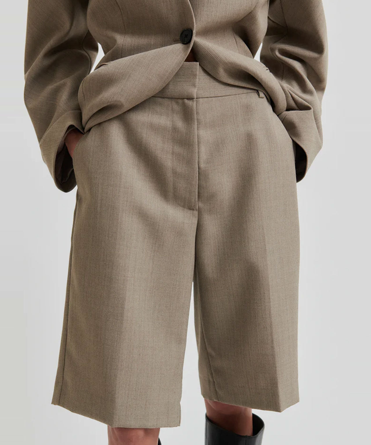 SECOND FEMALE Braune Anzugsshort aus einem Wollmix