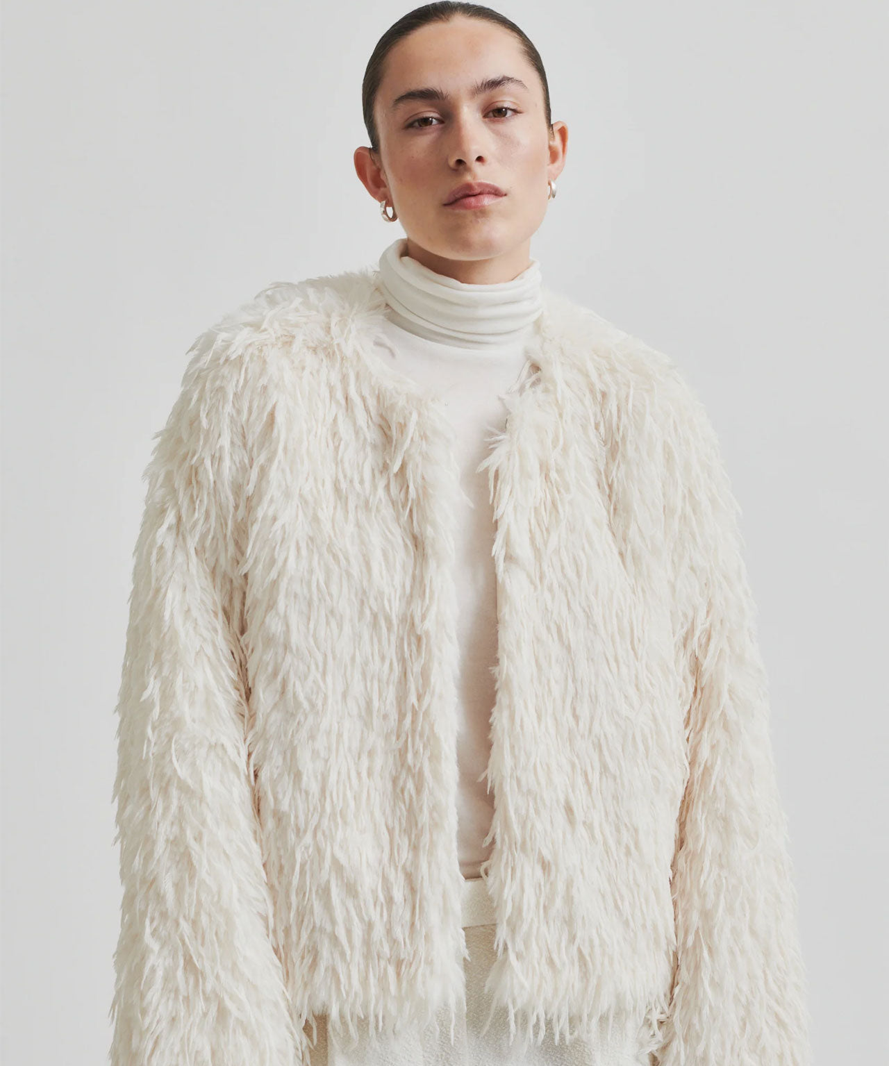 second-female-jacket-jacke-fell-fur-weiß-white-federn-feathers-women-woman-frauen-stylealbum