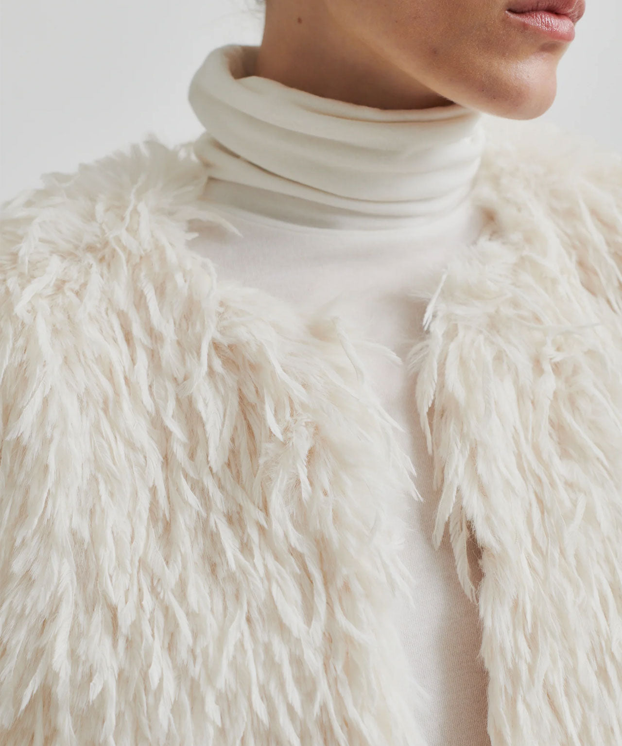 second-female-jacket-jacke-fell-fur-weiß-white-federn-feathers-women-woman-frauen-stylealbum