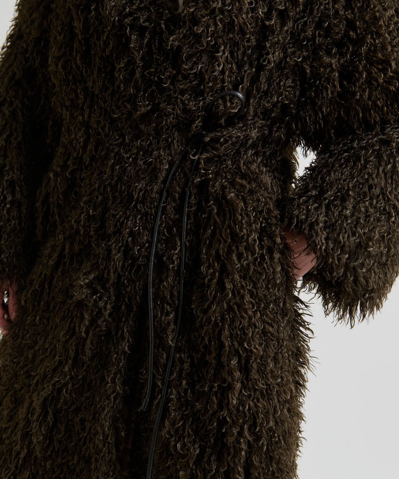 Dunkelbrauner Teddymantel mit Bindegürtel