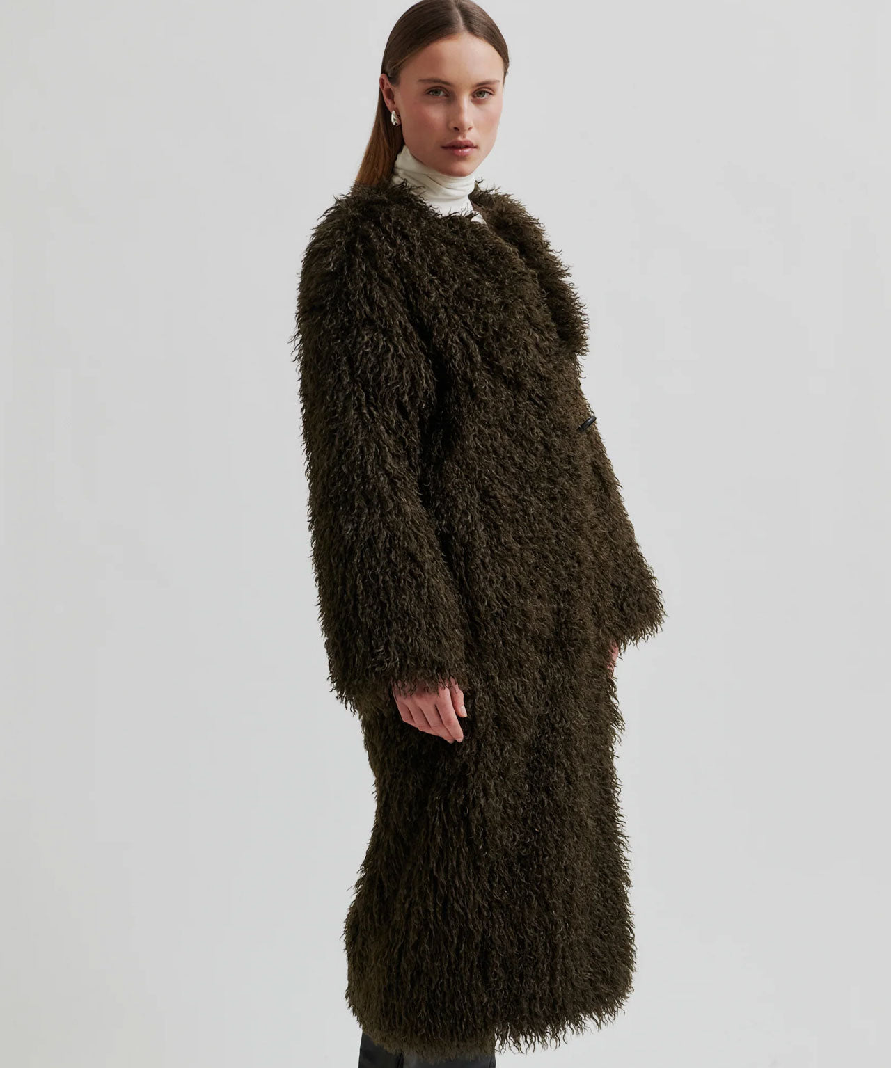 Dunkelbrauner Teddymantel mit Bindegürtel