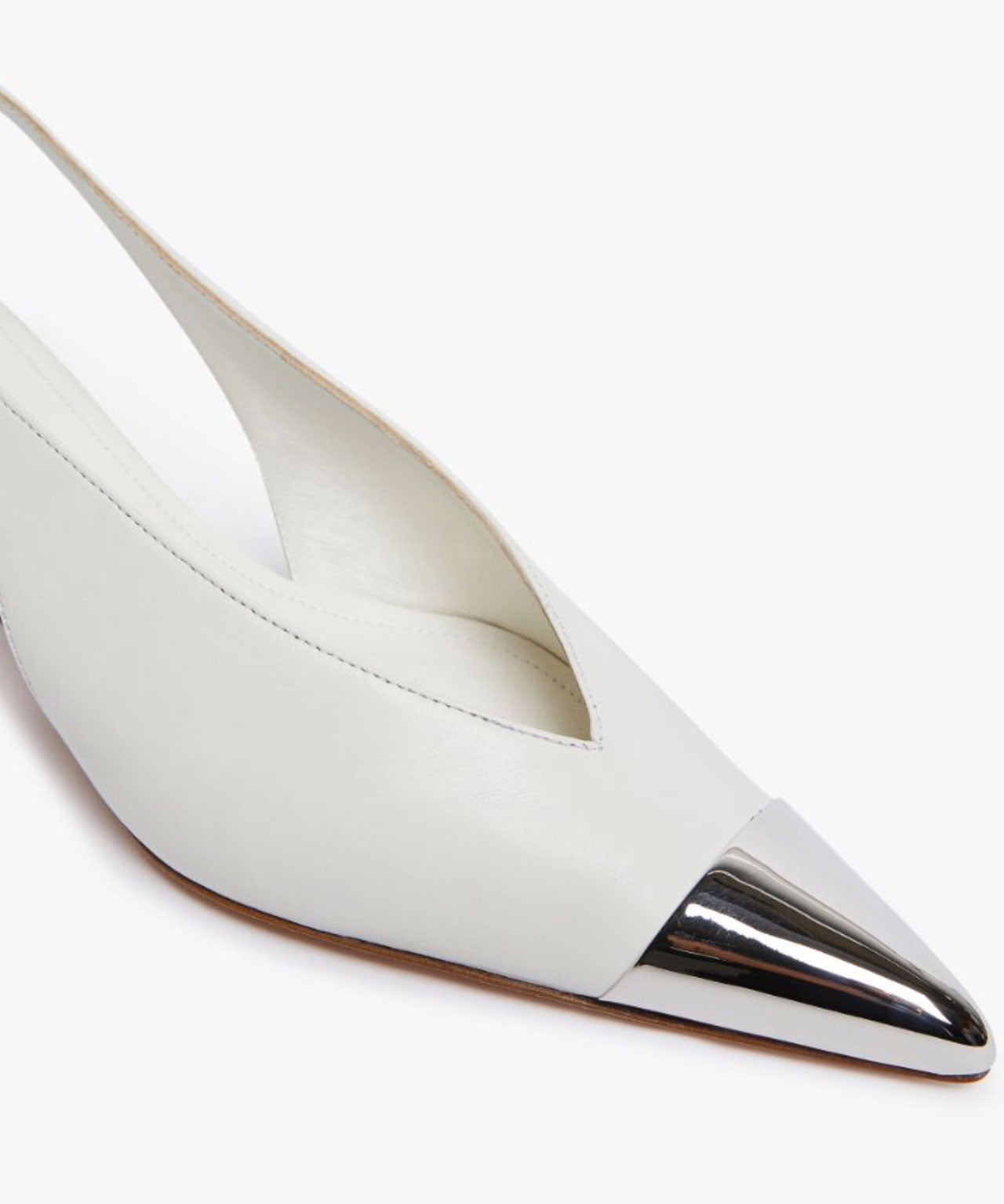 SPORTMAX Weiße Kittenheels mit silberner Spitze