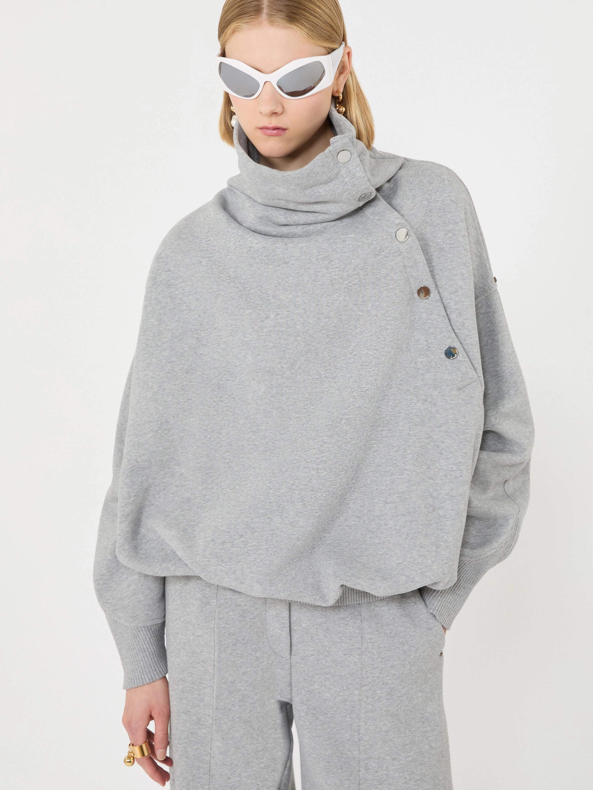 Sportmax Sweatshirt mit asymmetrischem Verschluss – Detailansicht Ärmel