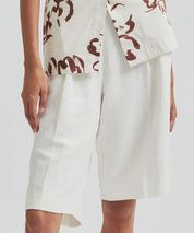 SECOND FEMALE Leinenshorts