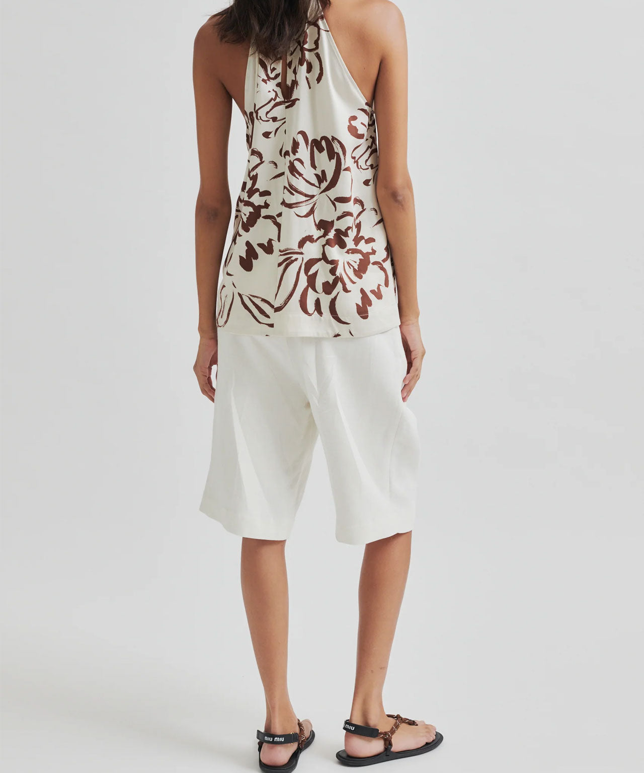 SECOND FEMALE Leinenshorts