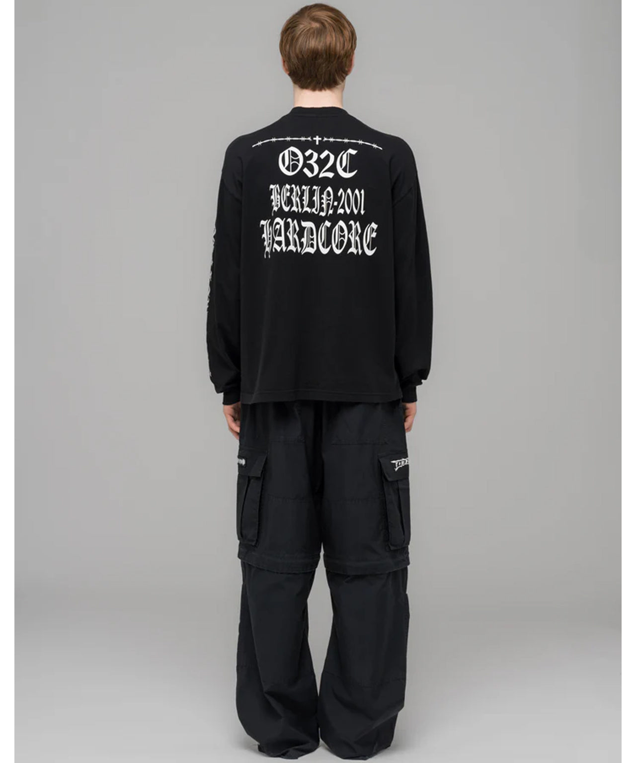 032C Schwarzes Longsleeve mit Print