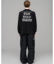 032C Schwarzes Longsleeve mit Print