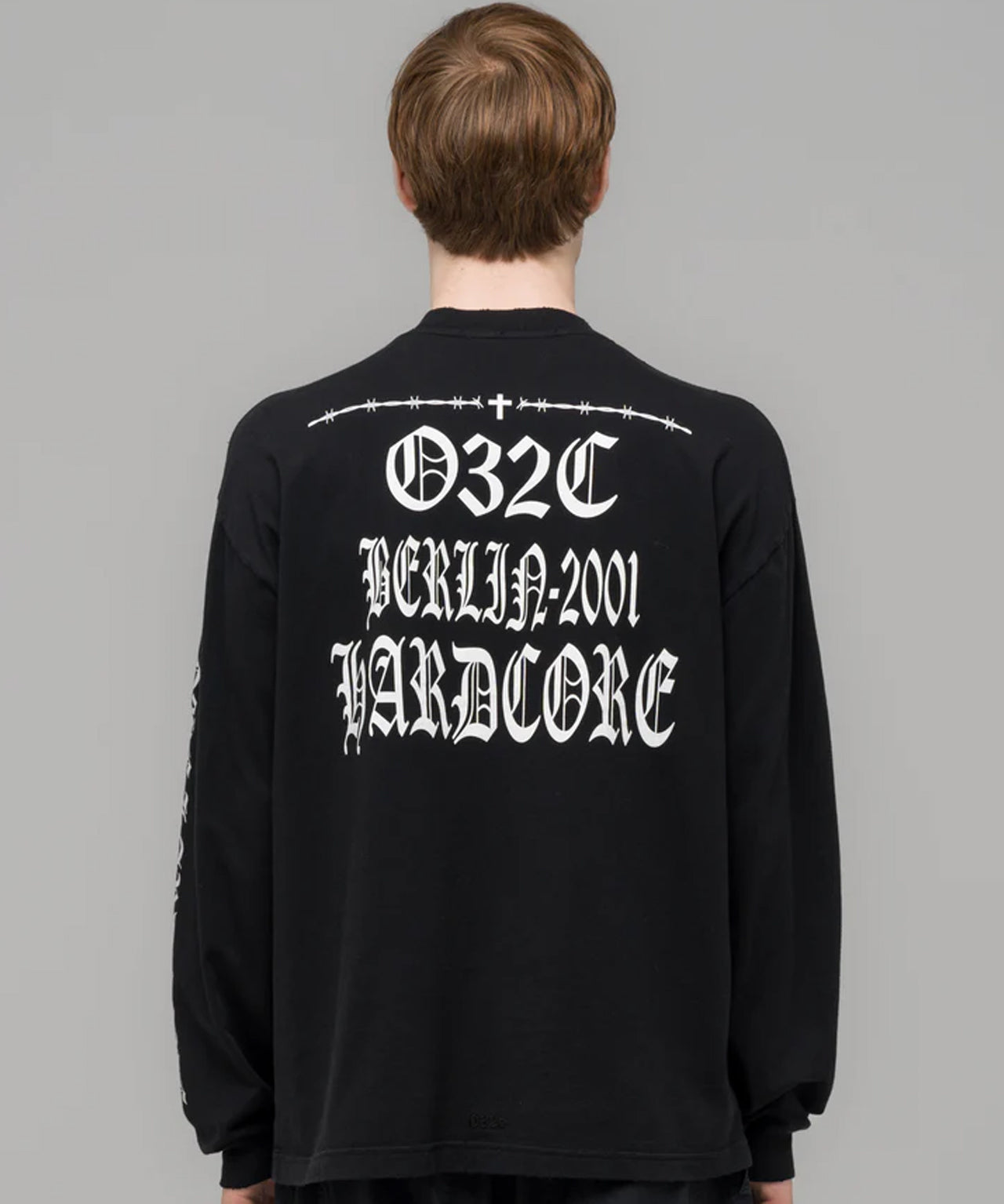 032C Schwarzes Longsleeve mit Print