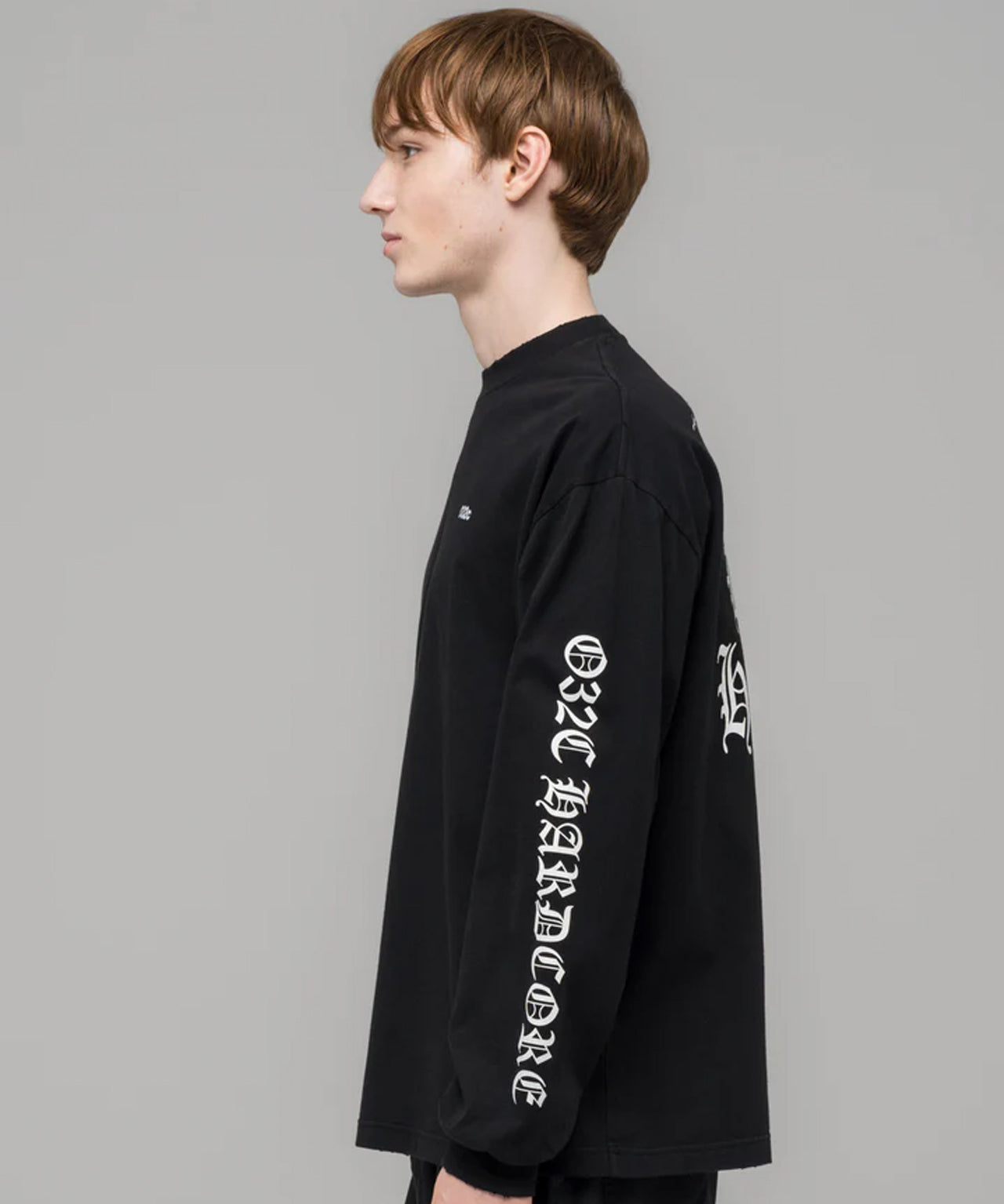 032C Schwarzes Longsleeve mit Print