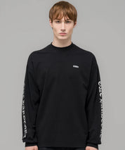 032C Schwarzes Longsleeve mit Print