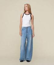 LOIS Helle Denim mit ausgestelltem Bein