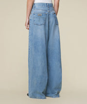LOIS Helle Denim mit ausgestelltem Bein