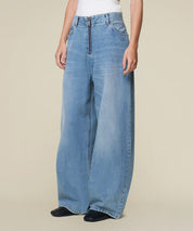 LOIS Helle Denim mit ausgestelltem Bein