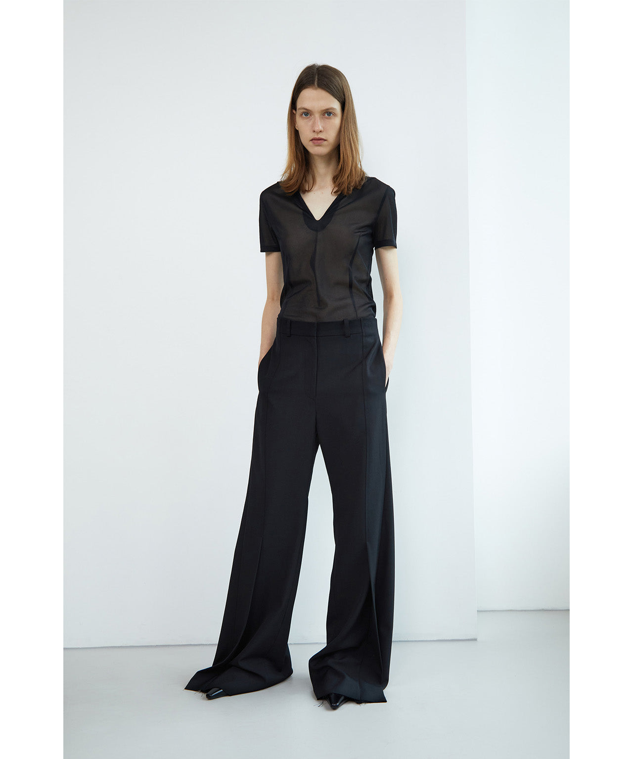 LOW CLASSIC Schwarze Anzugshose mit Falten am Bein